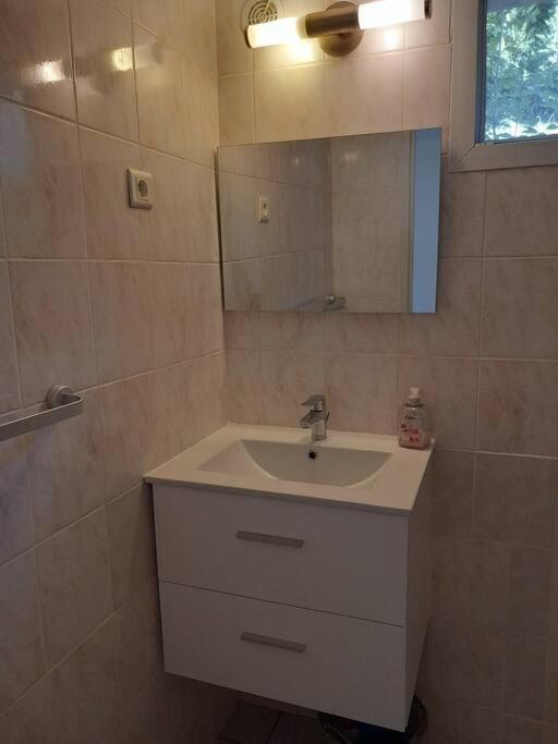 Studio Meuble Independant Tout Confort Classe 2** Aubenas Exterior photo