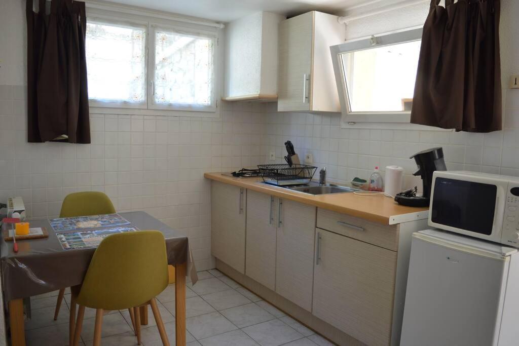 Studio Meuble Independant Tout Confort Classe 2** Aubenas Exterior photo